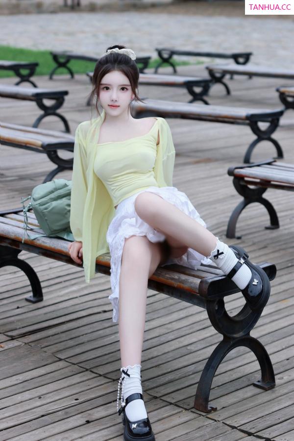  [XiuRen]高清写真图 2024.08.16 No.9024 小薯条nienie 美乳性感第49张图片